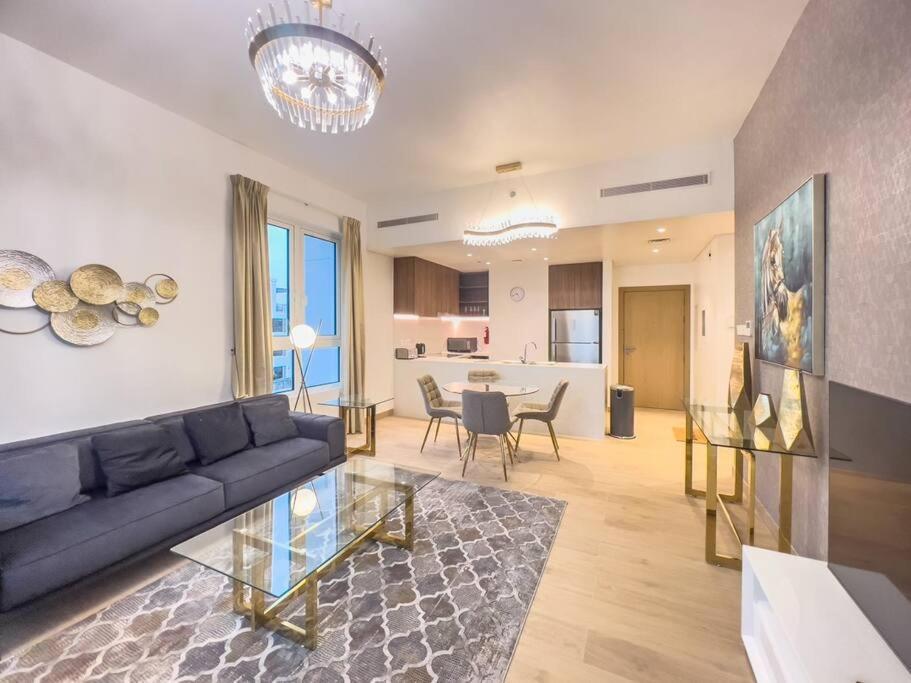 Lovely 2-Bedroom Vacation Home Near Beach Dubai Exterior photo
