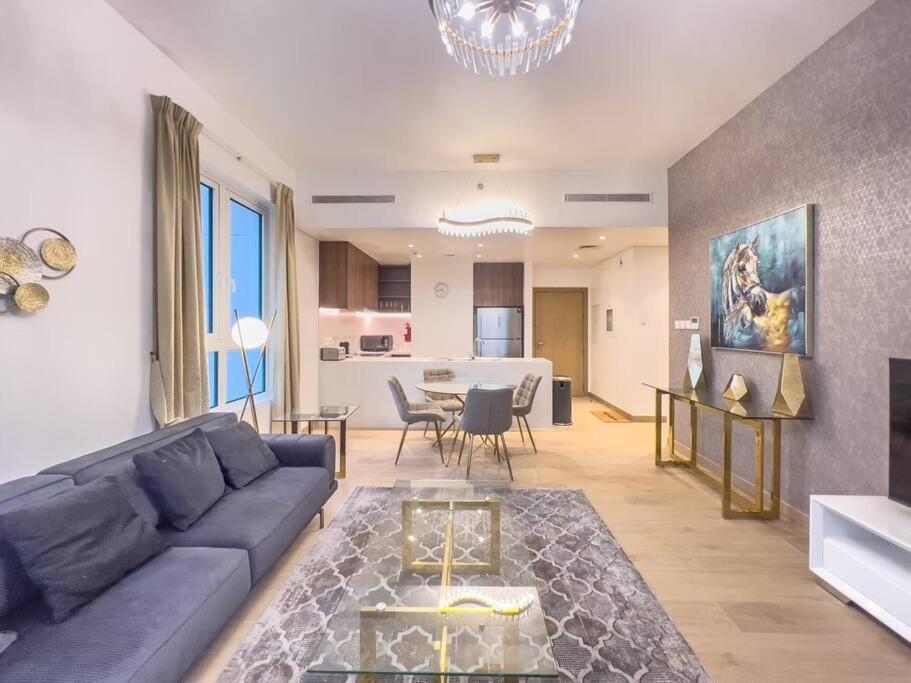Lovely 2-Bedroom Vacation Home Near Beach Dubai Exterior photo