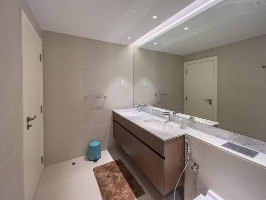 Lovely 2-Bedroom Vacation Home Near Beach Dubai Exterior photo