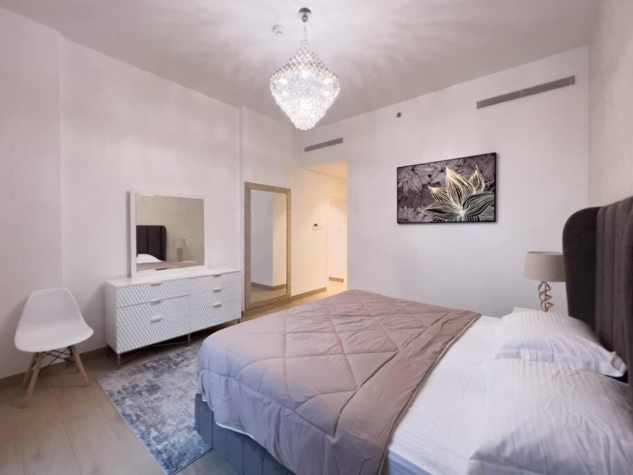 Lovely 2-Bedroom Vacation Home Near Beach Dubai Exterior photo